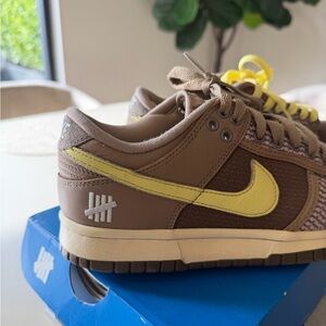 UNDEFEATED x Nike Dunk Low Brown Yellow